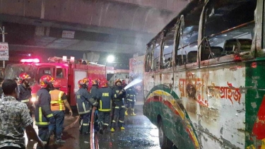 সন্ধ্যার পরই রাজধানীতে বাসে আগুন দিল দুর্বৃত্তরা