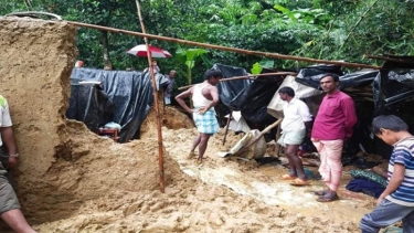 কক্সবাজারের টেকনাফে ঘরের দেয়াল চাপা পড়ে একই পরিবারের ৪ জনের মৃত্যু