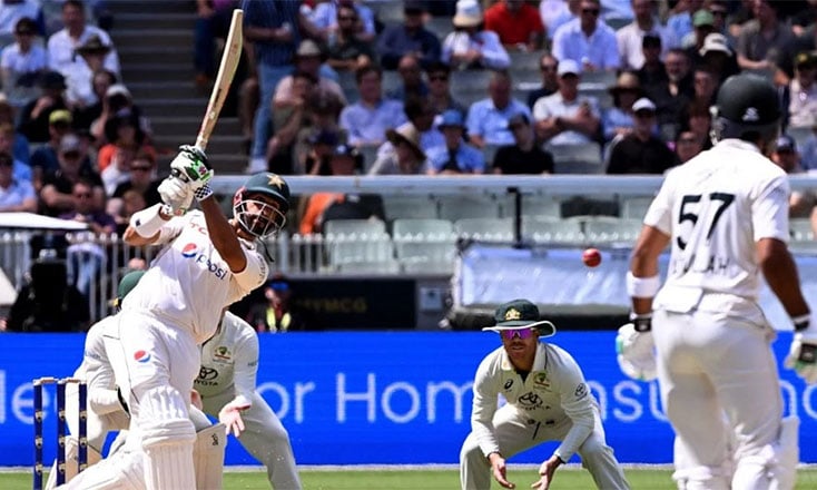 মেলবোর্ন টেস্ট: অস্ট্রেলিয়ার ৩১৮ রানের জবাবে চাপে পাকিস্তান