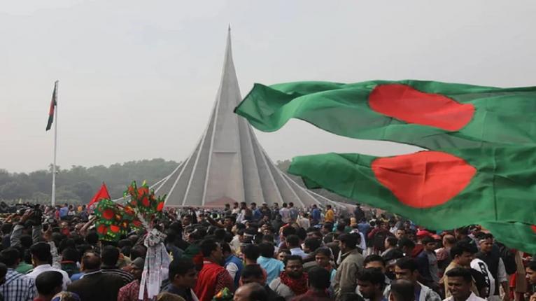 জাতীয় স্মৃতিসৌধে সর্বস্তরের মানুষের ঢল