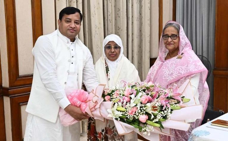 প্রধানমন্ত্রীর সঙ্গে গাজীপুর সিটি মেয়রের সাক্ষাৎ