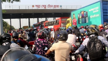 ঈদযাত্রায় পদ্মা সেতু টোল প্লাজায় যানবাহনের চাপ