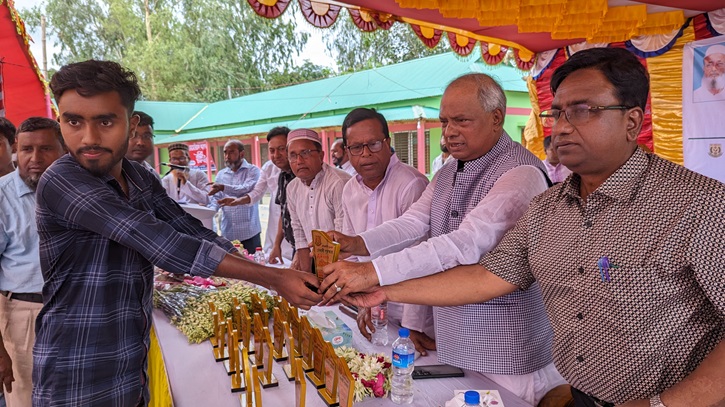 সরিষাবাড়ীতে চরাঞ্চলের কৃতি শিক্ষার্থীদের সংবর্ধনা