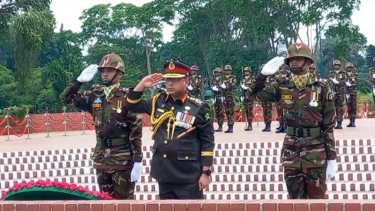 জাতীয় স্মৃতিসৌধে নতুন সেনাপ্রধানের শ্রদ্ধা