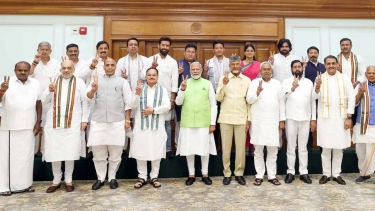 নতুন সরকার গঠন : জোট সঙ্গীদের সমর্থন পেলেন নরেন্দ্র মোদি