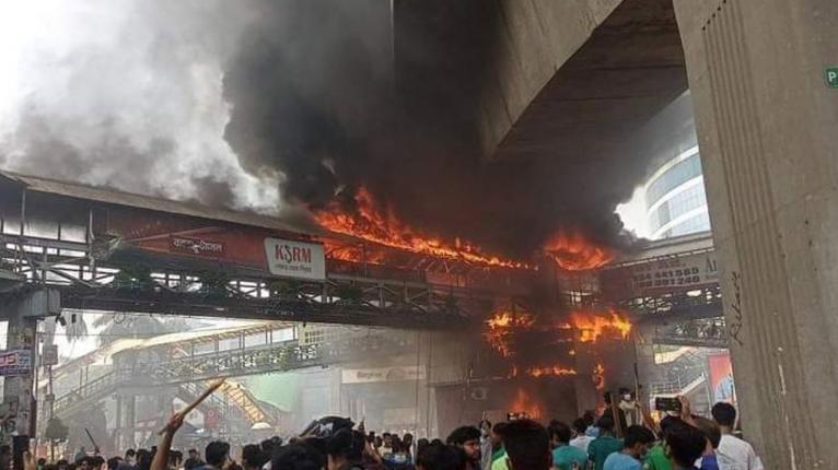 রণক্ষেত্র মিরপুর, পুলিশ বক্সে আগুন