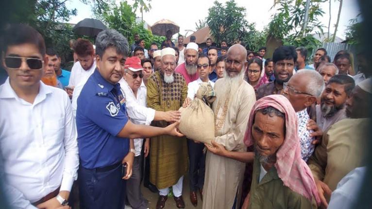 ইসলামপুরে নদীভাঙ্গণ ও বন্যায় ক্ষতিগ্রস্তদের মাঝে ত্রাণসামগ্রী  ও নগদ অর্থ বিতরণ