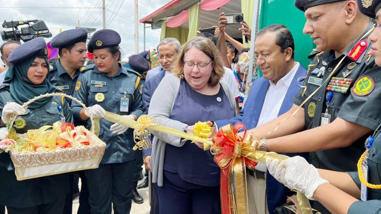 বাংলাদেশকে ৫টি বন্দি পরিবহনকারী গাড়ি দিলো যুক্তরাষ্ট্র