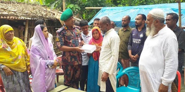 জয়পুরহাটে নিহত বিশালের পরিবারকে বিজিবি’র ৩ লাখ টাকা অনুদান প্রদান