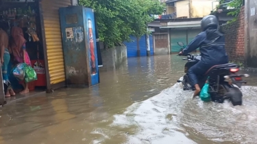 চাঁদপুরে ২৪ ঘন্টায় ১০৭ মিলিমিটার বৃষ্টিপাত রেকর্ড : স্বাভাবিক জীবন ব্যহত