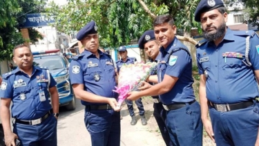 পুড়ে যাওয়া আড়াইহাজার থানা পরিদর্শন করলেন নবাগত পুলিশ সুপার