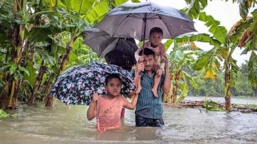 বন্যাদুর্গত এলাকায় মোবাইল নেটওয়ার্ক ফ্রি করার নির্দেশ তথ্য ও সম্প্রচার উপদেষ্টার