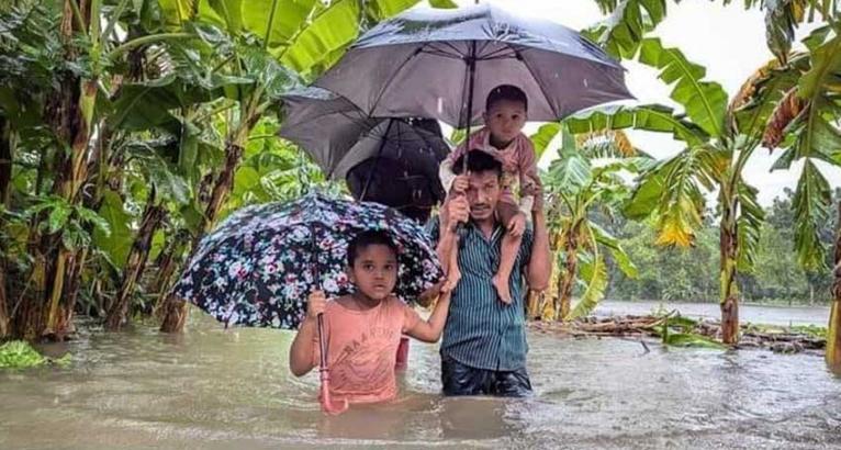 বন্যাদুর্গত এলাকায় মোবাইল নেটওয়ার্ক ফ্রি করার নির্দেশ তথ্য ও সম্প্রচার উপদেষ্টার