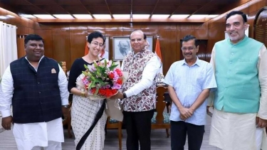 কেজরিওয়ালের পদত্যাগ, সরকার গড়তে উপরাজ্যপালের কাছে অতিশী