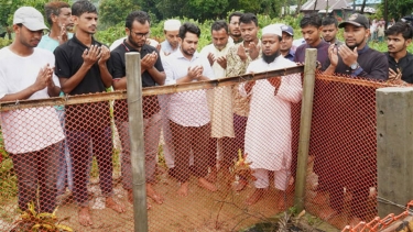 শহিদ শ্রাবণের কবর জিয়ারত করলেন নাহিদ ইসলাম