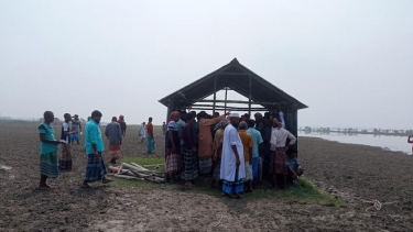 যমুনায় জেগে ওঠা চরাঞ্চল দখল করে নিচ্ছে প্রভাবশালী মহল