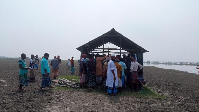 যমুনায় জেগে ওঠা চরাঞ্চল দখল করে নিচ্ছে প্রভাবশালী মহল