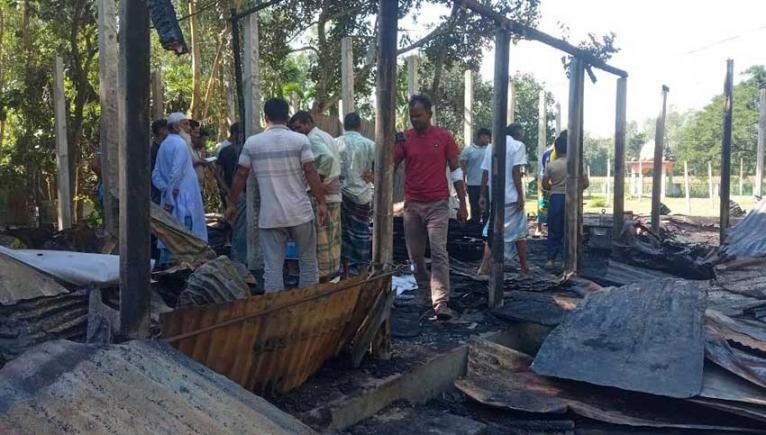 জামালপুরে একজন তরুণ উদ্যোক্তা স্বপ্ন পুড়ে ছাই