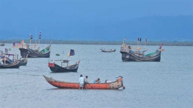 ফের নৌকাসহ ২০ জেলেকে ধরে নিয়ে গেল আরাকান আর্মি