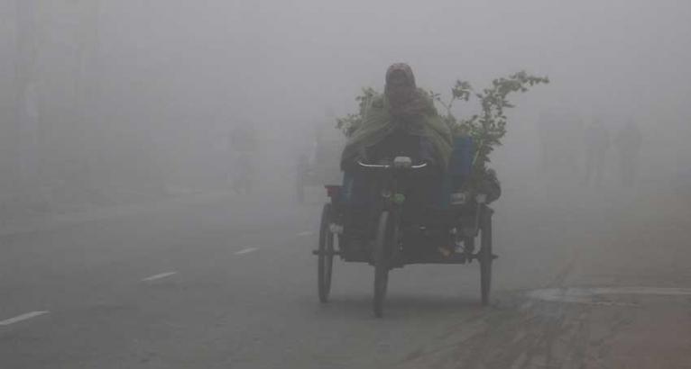 শীতে কাঁপছে নওগাঁ, তাপমাত্রা ৮.৬ ডিগ্রি