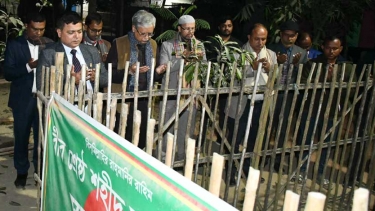 শহিদ আবু সাঈদের কবরে তিন উপাচার্যের শ্রদ্ধা নিবেদন