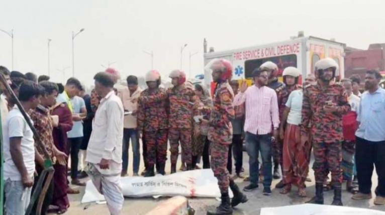 রূপগঞ্জে আকিজ গ্রুপের ট্রাকের ধাক্কায় দুইজন নিহত, আহত চার