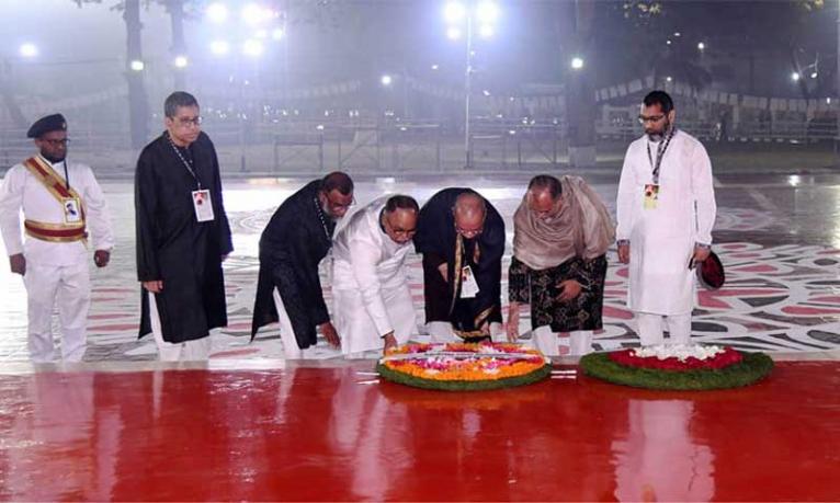 ভাষা শহীদদের প্রতি প্রধান বিচারপতির শ্রদ্ধা নিবেদন