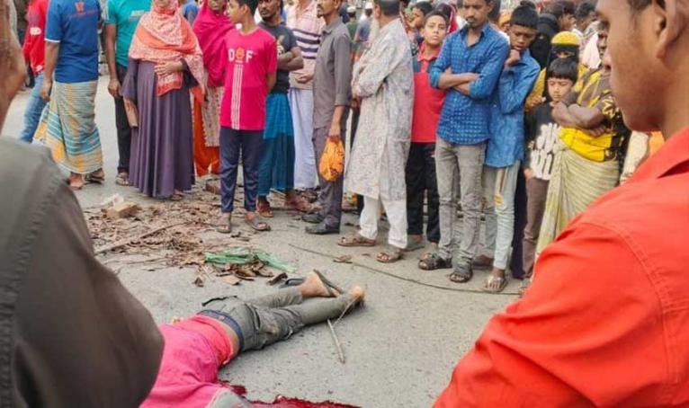 ফতুল্লায় কর্মস্থলে যাওয়ার পথে কাভার্ডভ্যানের চাপায় শ্রমিকের মৃত্যু