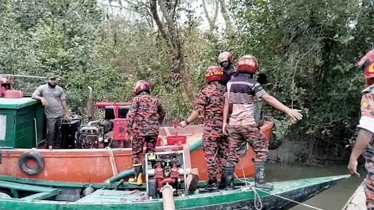 সুন্দরবনে আগুন নিয়ন্ত্রণে, কারণ জানতে তদন্ত কমিটি গঠন