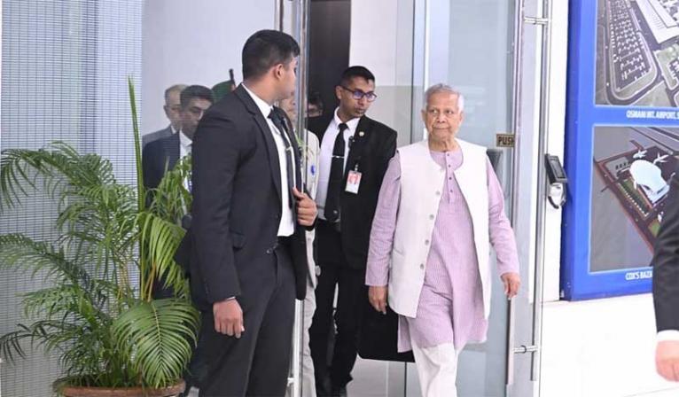 দোহার উদ্দেশে ঢাকা ছেড়েছেন প্রধান উপদেষ্টা