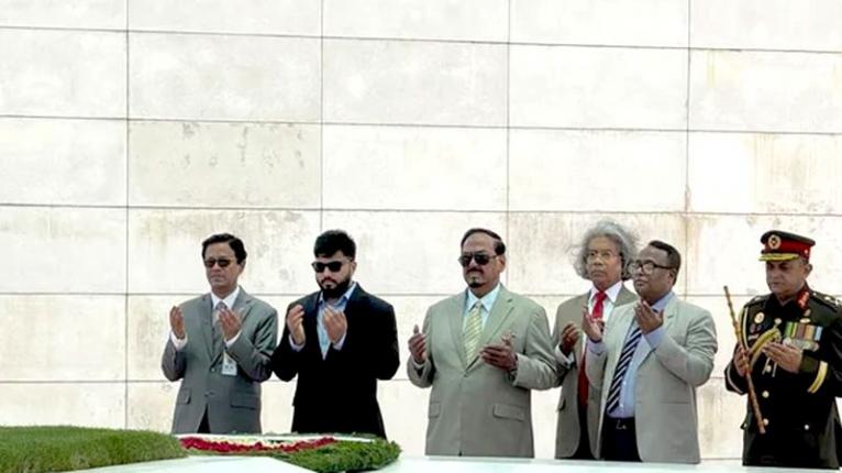 শহীদ রাষ্ট্রপতি জিয়াউর রহমান ও খালেদা জিয়ার সমাধিতে ভারপ্রাপ্ত রাষ্ট্রপতির শ্রদ্ধা