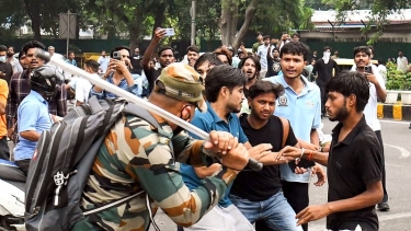 দিল্লি পুলিশ কি ককরোচ জনতা পার্টির আন্দোলনের মাত্রা বুঝতে পারেনি