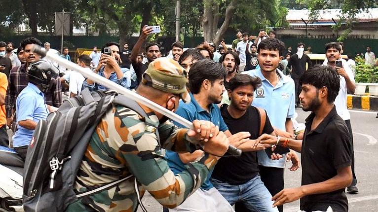 দিল্লি পুলিশ কি ককরোচ জনতা পার্টির আন্দোলনের মাত্রা বুঝতে পারেনি