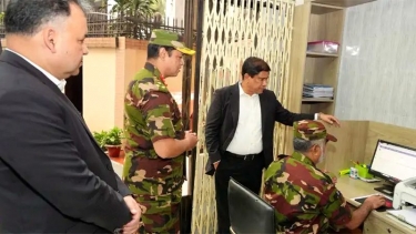 অবসরপ্রাপ্ত সেনা সদস্যদের কল্যাণে ‘এক পদ, এক বেতন’ নীতি বাস্তবায়নে প্রতিরক্ষা উপদেষ্টার নির্দেশ