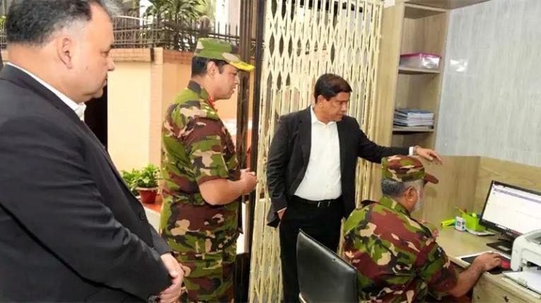 অবসরপ্রাপ্ত সেনা সদস্যদের কল্যাণে ‘এক পদ, এক বেতন’ নীতি বাস্তবায়নে প্রতিরক্ষা উপদেষ্টার নির্দেশ
