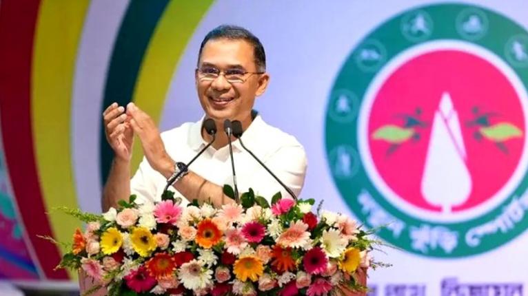 নতুন কুঁড়ি স্পোর্টসের সমাপনী অনুষ্ঠানে মাঠে উপস্থিত প্রধানমন্ত্রী