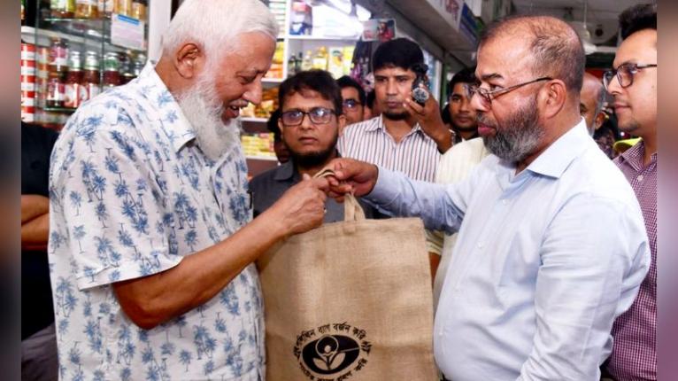 পলিথিনের ব্যবহার বন্ধে জনসচেতনতা ও আইন প্রয়োগ জরুরি : পরিবেশ প্রতিমন্ত্রী