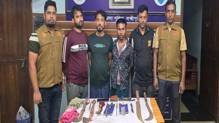 লক্ষ্মীপুরে ডাকাতির প্রস্তুতিকালে অস্ত্রসহ ৪ ডাকাত গ্রেপ্তার
