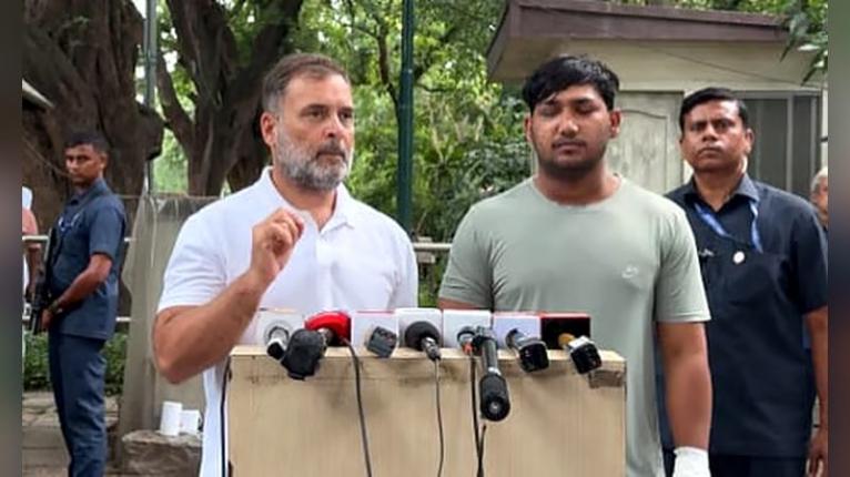 শিক্ষার্থীদের ওপর ‘প্রাণঘাতী অস্ত্র’ ব্যবহারের নির্দেশ কে দিল? অমিত শাহের কাছে জবাব চাইলেন রাহুল