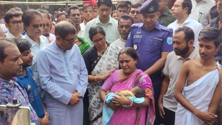 বালিয়াকান্দিতে প্রসূতির মৃত্যু, পরিবারের পাশে স্বাস্থ্যমন্ত্রী