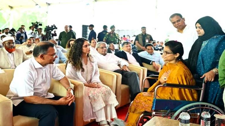 জুলাই গণঅভ্যুত্থানে আহত যোদ্ধা মিতুর খোঁজ নিলেন প্রধানমন্ত্রী
