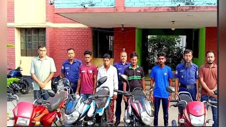 দিনাজপুরে ৪টি চোরাই মোটরসাইকেলসহ ৪ জন গ্রেপ্তার
