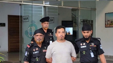 নারায়ণগঞ্জে বিদেশি পিস্তল-গুলি-হেরোইনসহ গ্রেপ্তার ১