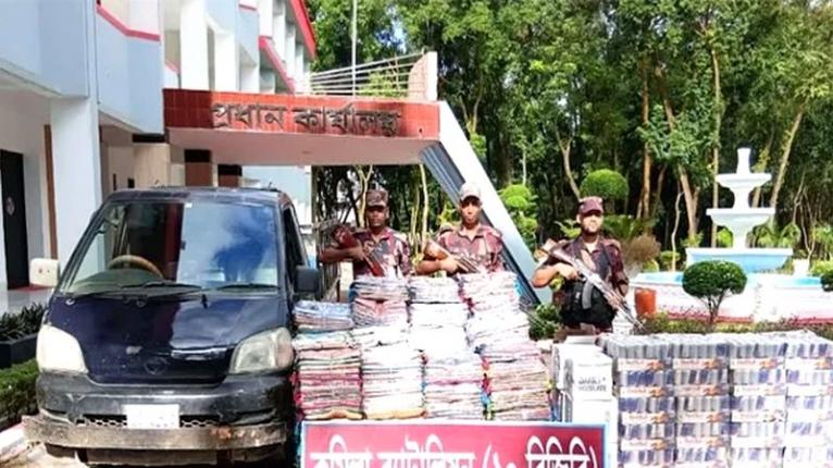 কুমিল্লায় ভারতীয় মালামালসহ দুটি যানবাহন জব্দ