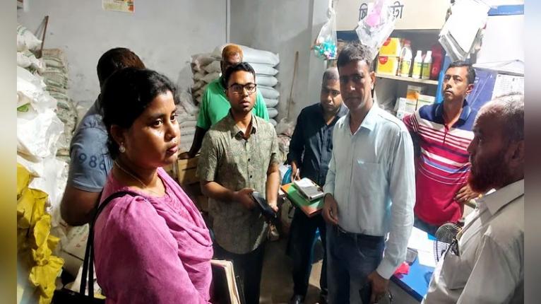 যশোরে বেশি দামে সার বিক্রি করায় ২ ব্যবসায়ীর জরিমানা