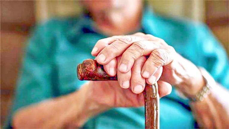বিশ্ব প্রবীণ নাগরিক দিবস আজ, যেভাবে জানাবেন সম্মান