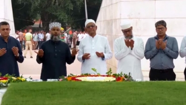 জিয়াউর রহমান ও খালেদা জিয়ার সমাধিতে শ্রদ্ধা জানালেন নতুন রাষ্ট্রপতি