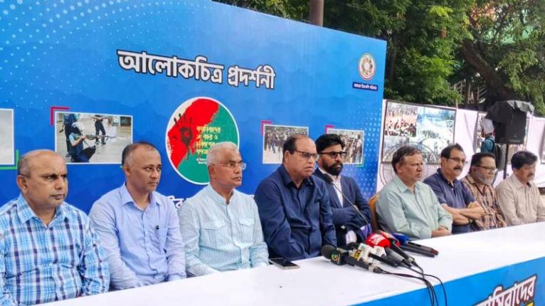 দেশের কঠিন অতীত নতুন প্রজন্মের সামনে তুলে ধরতে হবে: দুদু