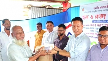 সুনামগঞ্জে ক্ষতিগ্রস্ত কৃষকদের মাঝে নগদ অর্থ ও চাল বিতরণ