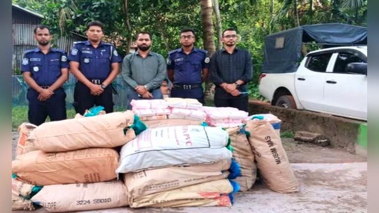 পটুয়াখালীতে নিষিদ্ধ পলিথিন জব্দ